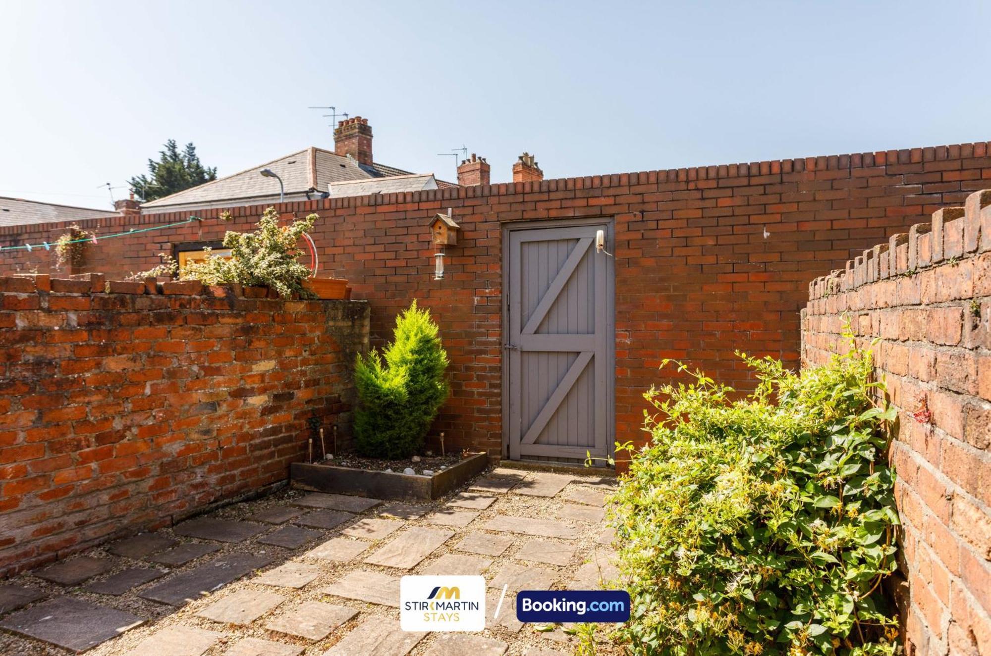 Comfy 3Bed House By Stirkmartin Stays Short Lets & Serviced Accommodation Cardiff With Free Parking & 8Mins To City Centre Extérieur photo