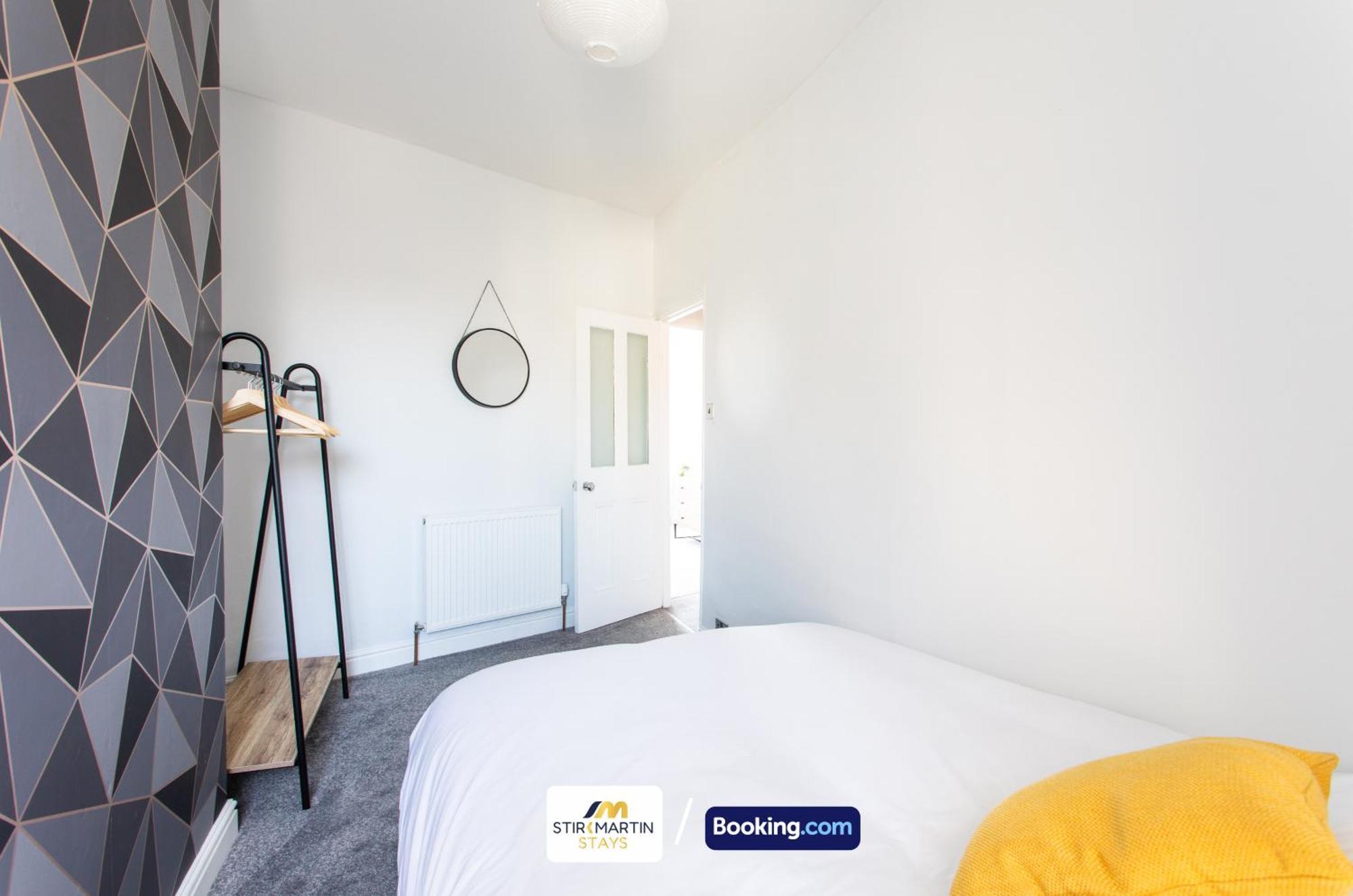 Comfy 3Bed House By Stirkmartin Stays Short Lets & Serviced Accommodation Cardiff With Free Parking & 8Mins To City Centre Extérieur photo