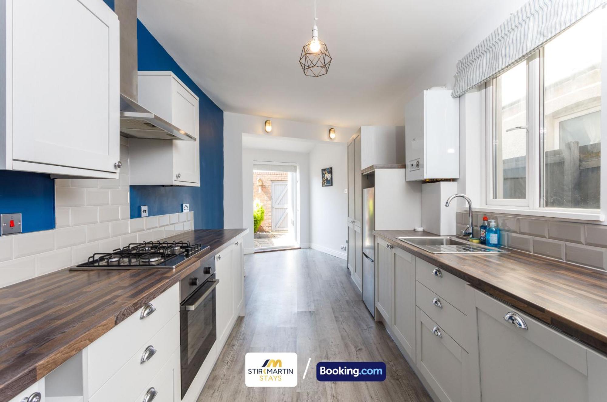 Comfy 3Bed House By Stirkmartin Stays Short Lets & Serviced Accommodation Cardiff With Free Parking & 8Mins To City Centre Extérieur photo