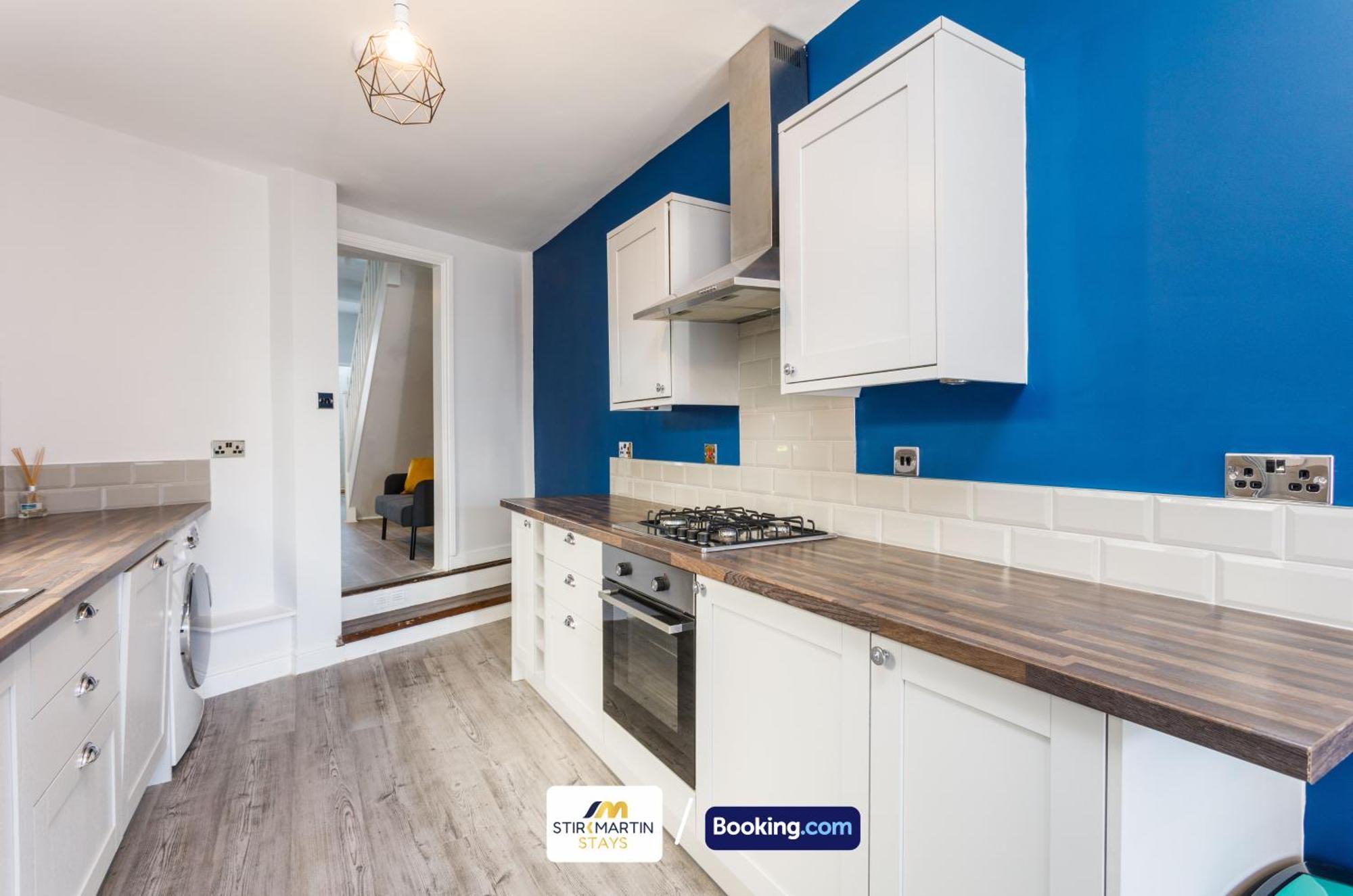 Comfy 3Bed House By Stirkmartin Stays Short Lets & Serviced Accommodation Cardiff With Free Parking & 8Mins To City Centre Extérieur photo