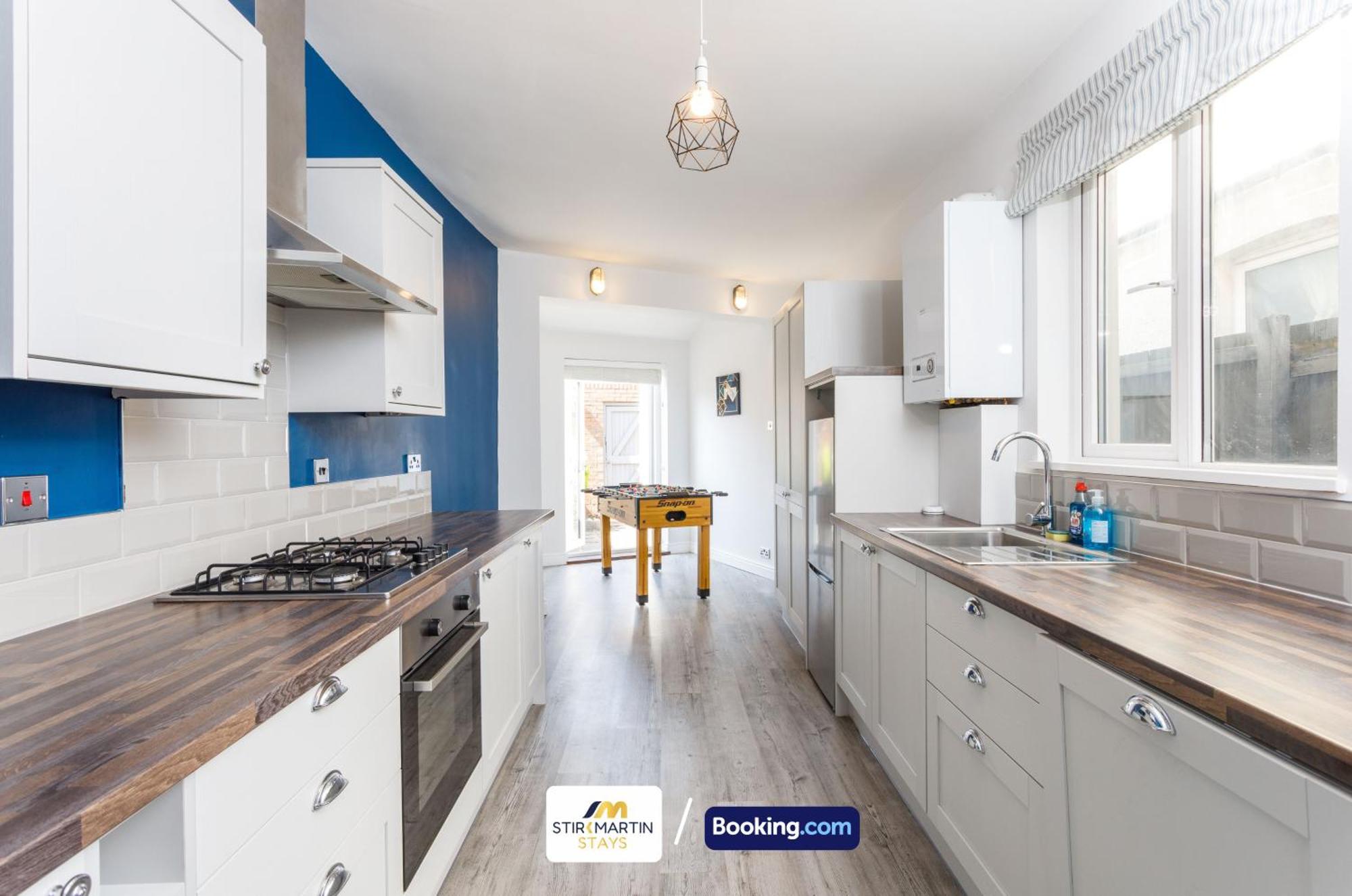 Comfy 3Bed House By Stirkmartin Stays Short Lets & Serviced Accommodation Cardiff With Free Parking & 8Mins To City Centre Extérieur photo