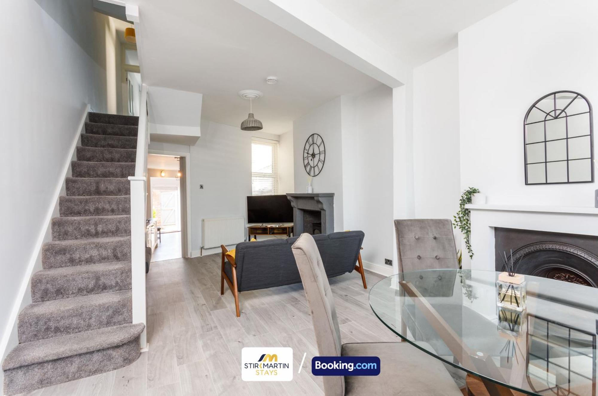 Comfy 3Bed House By Stirkmartin Stays Short Lets & Serviced Accommodation Cardiff With Free Parking & 8Mins To City Centre Extérieur photo
