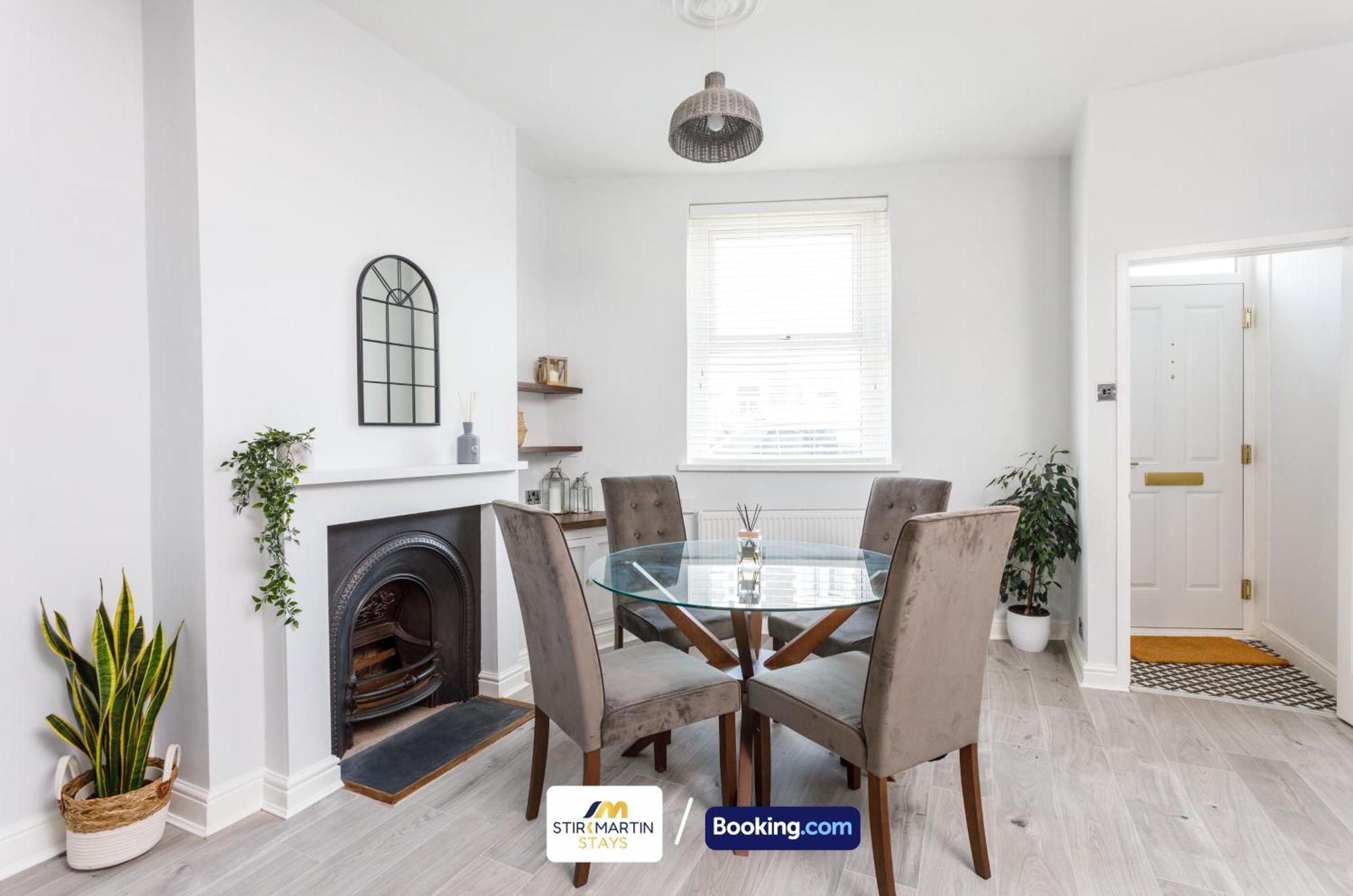 Comfy 3Bed House By Stirkmartin Stays Short Lets & Serviced Accommodation Cardiff With Free Parking & 8Mins To City Centre Extérieur photo
