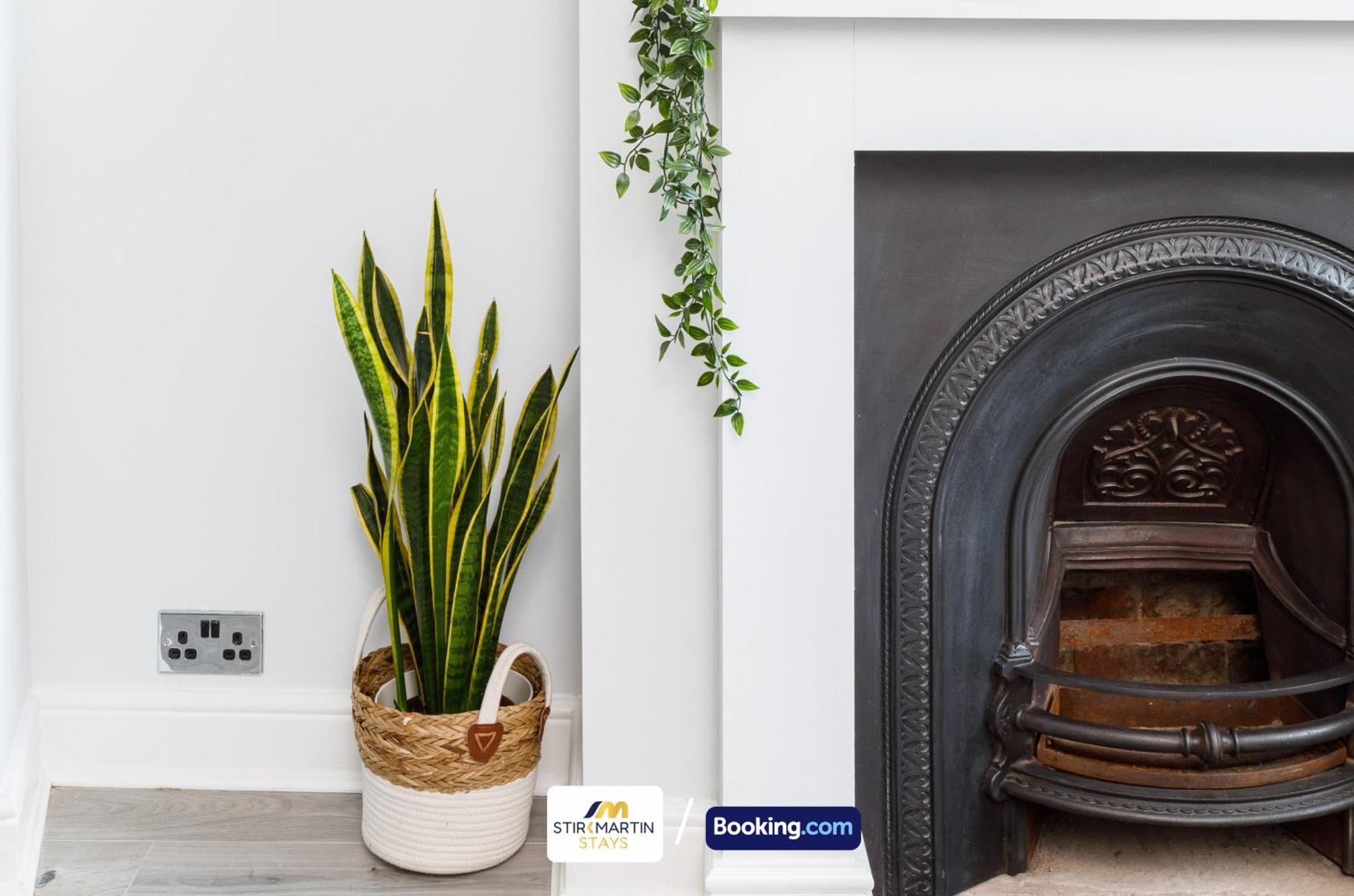 Comfy 3Bed House By Stirkmartin Stays Short Lets & Serviced Accommodation Cardiff With Free Parking & 8Mins To City Centre Extérieur photo
