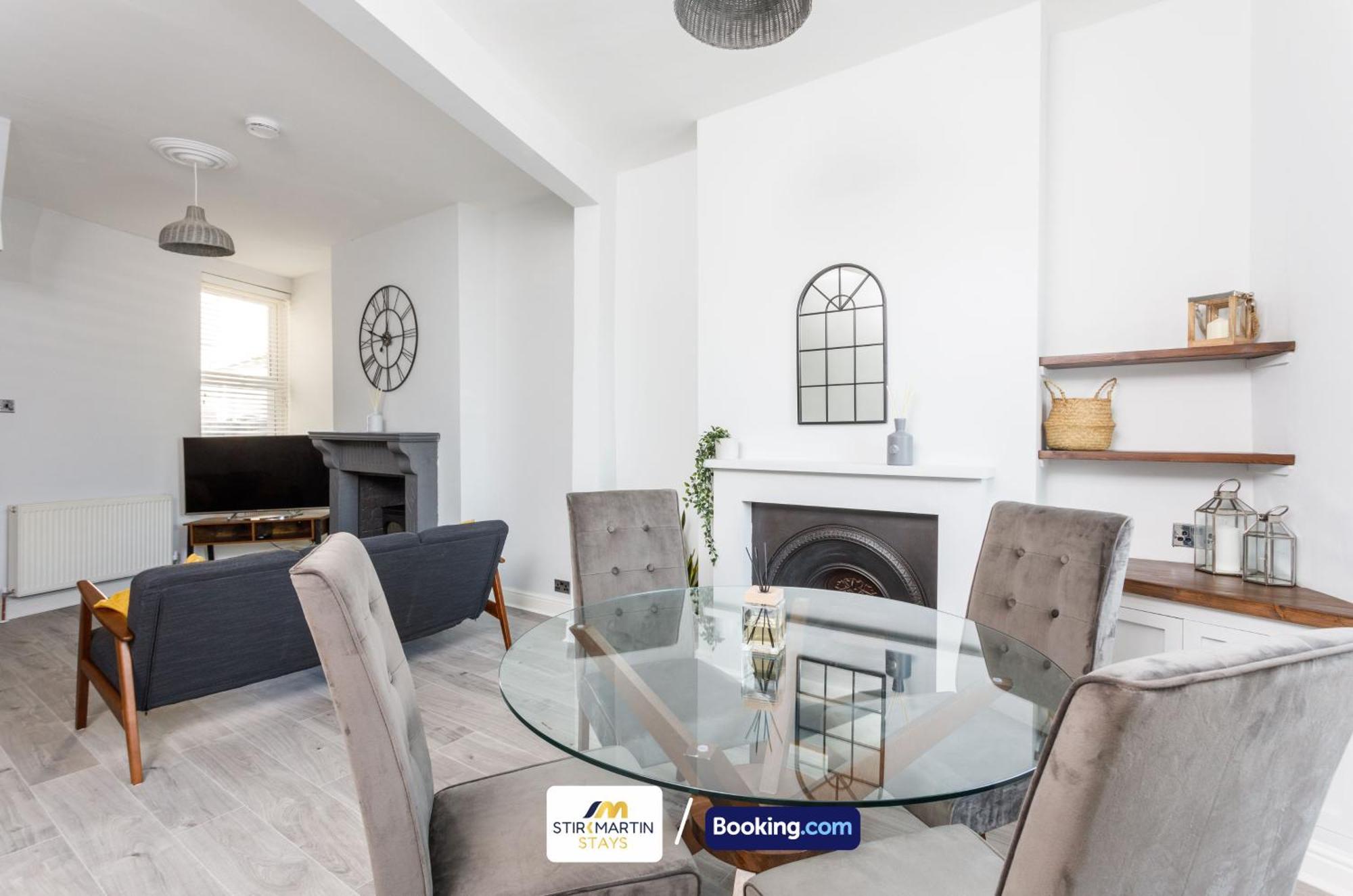 Comfy 3Bed House By Stirkmartin Stays Short Lets & Serviced Accommodation Cardiff With Free Parking & 8Mins To City Centre Extérieur photo