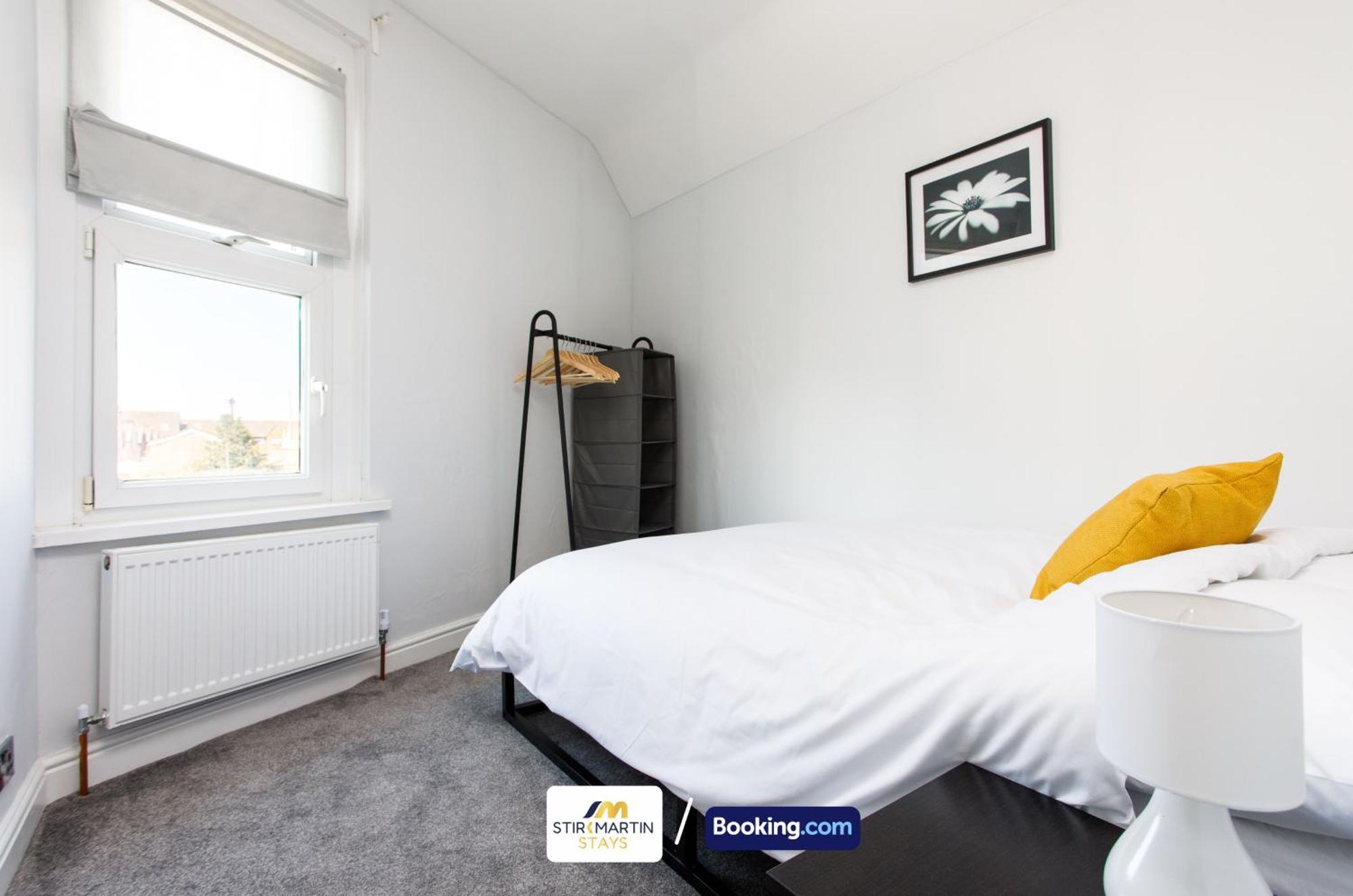 Comfy 3Bed House By Stirkmartin Stays Short Lets & Serviced Accommodation Cardiff With Free Parking & 8Mins To City Centre Extérieur photo