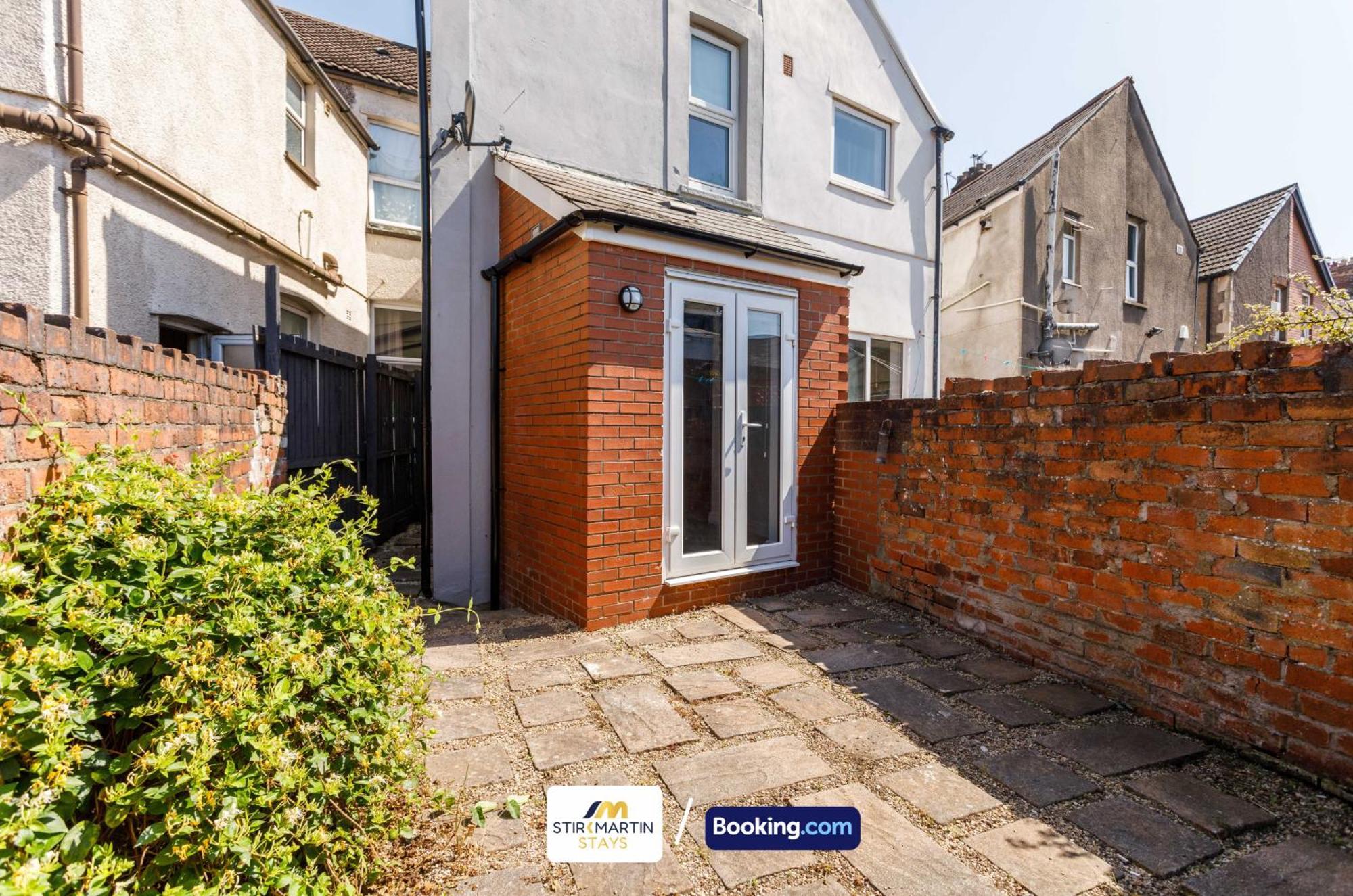 Comfy 3Bed House By Stirkmartin Stays Short Lets & Serviced Accommodation Cardiff With Free Parking & 8Mins To City Centre Extérieur photo