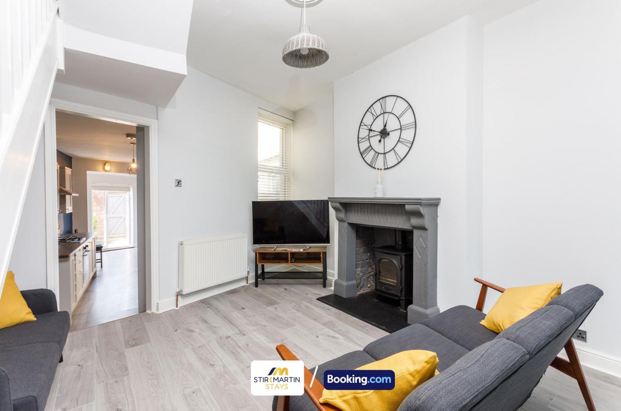 Comfy 3Bed House By Stirkmartin Stays Short Lets & Serviced Accommodation Cardiff With Free Parking & 8Mins To City Centre Extérieur photo