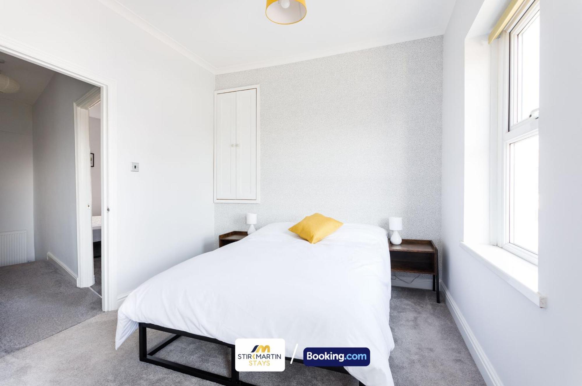 Comfy 3Bed House By Stirkmartin Stays Short Lets & Serviced Accommodation Cardiff With Free Parking & 8Mins To City Centre Extérieur photo