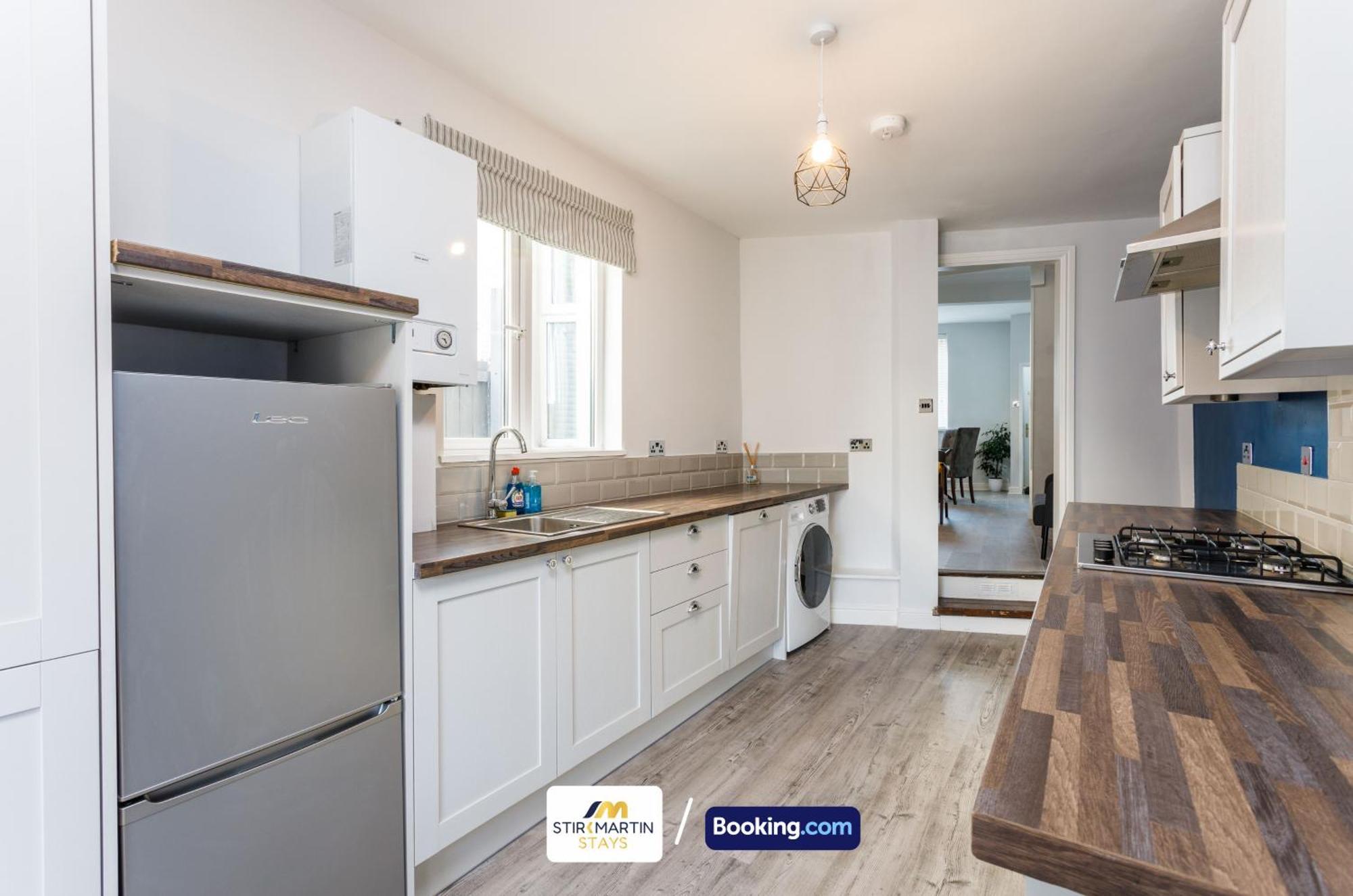 Comfy 3Bed House By Stirkmartin Stays Short Lets & Serviced Accommodation Cardiff With Free Parking & 8Mins To City Centre Extérieur photo