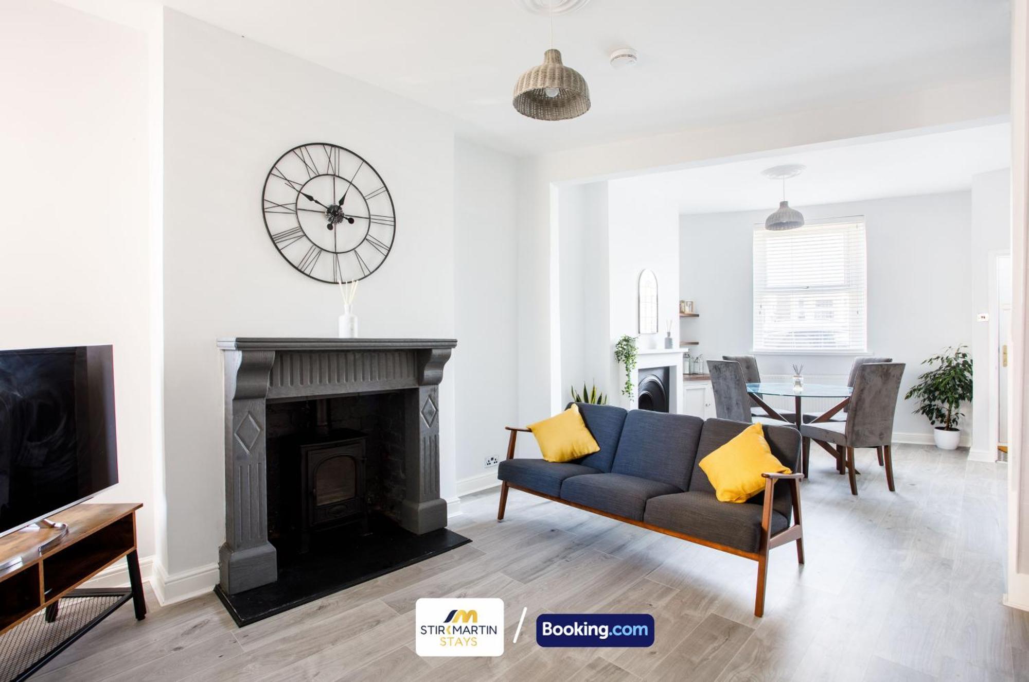 Comfy 3Bed House By Stirkmartin Stays Short Lets & Serviced Accommodation Cardiff With Free Parking & 8Mins To City Centre Extérieur photo