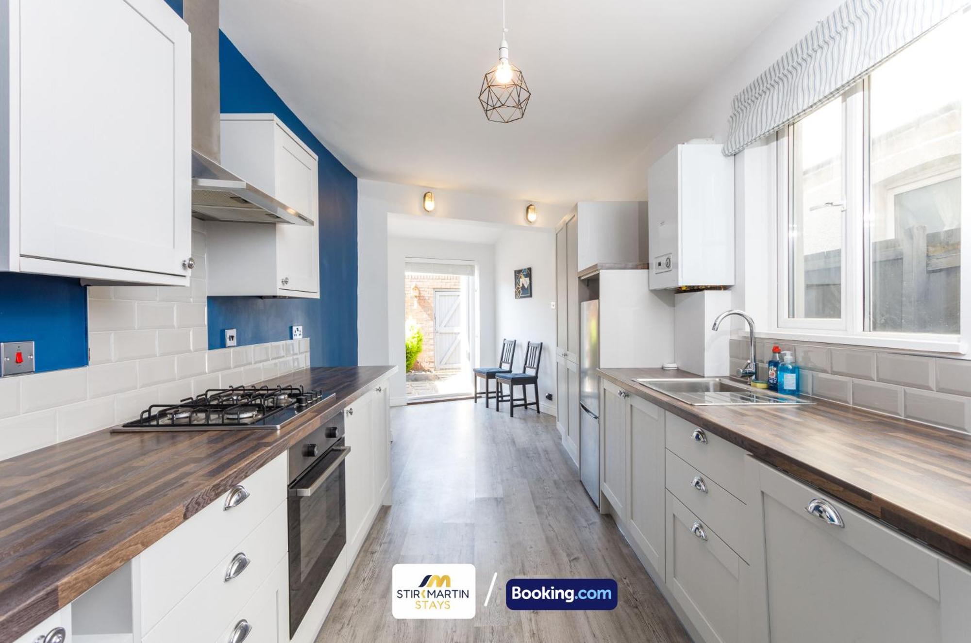 Comfy 3Bed House By Stirkmartin Stays Short Lets & Serviced Accommodation Cardiff With Free Parking & 8Mins To City Centre Extérieur photo