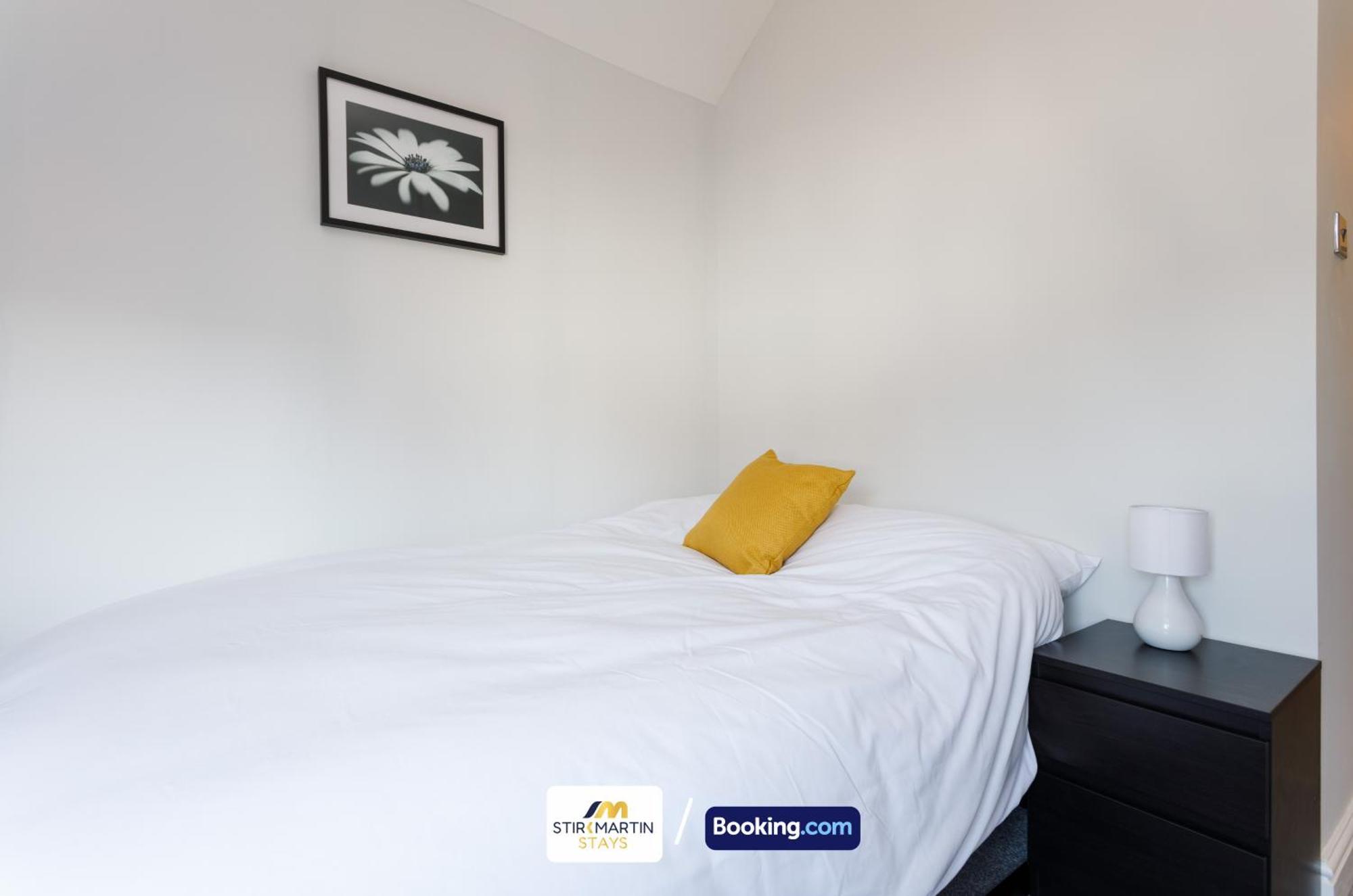 Comfy 3Bed House By Stirkmartin Stays Short Lets & Serviced Accommodation Cardiff With Free Parking & 8Mins To City Centre Extérieur photo